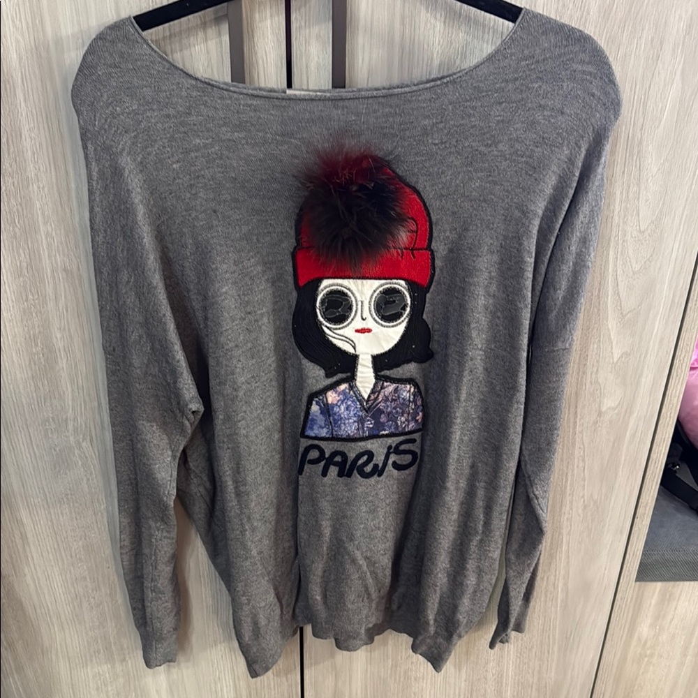 Parisian Gray Sweater with Graphic Design size M